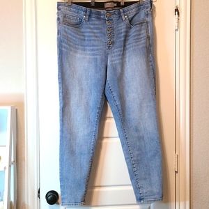 TORRID SZ 20 R SKY HIGH SKINNY FIT BUTTON UP LIGHT WASH